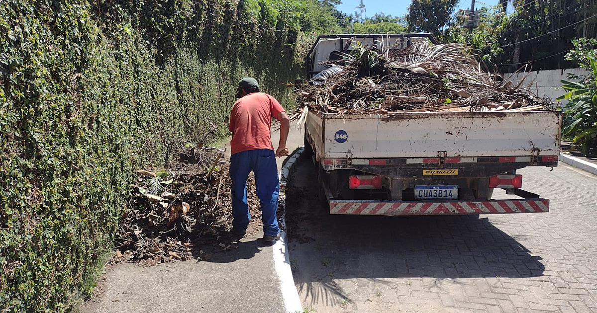 Prefeitura realiza limpeza e remoção mecanizada de entulhos nos bairros da Costa Norte