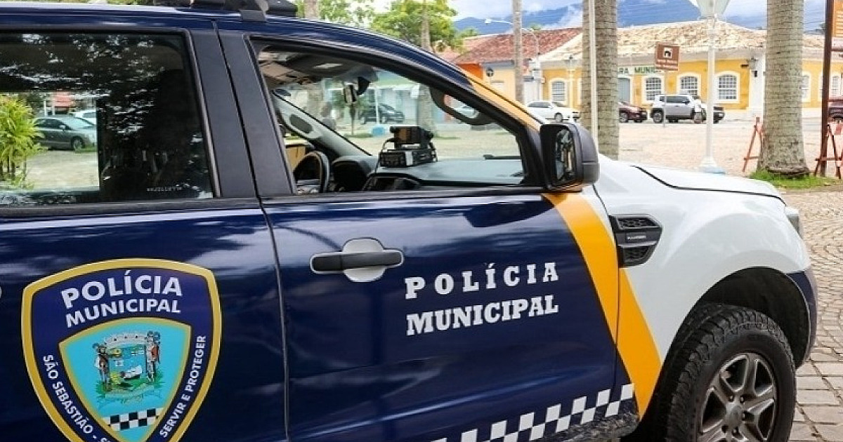 VÍDEO: GCM de São Sebastião prende motorista após fuga com “cavalo de pau” e carro sem placa