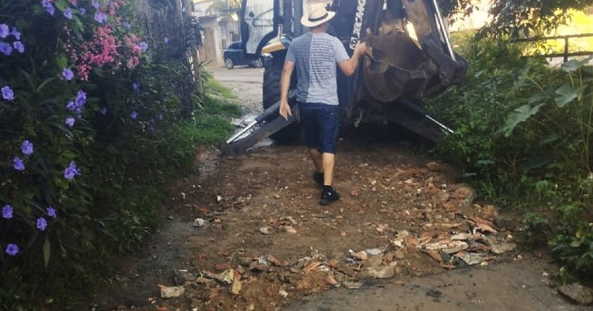 Prefeitura de São Sebastião executa manutenção de vias no Sertão do Piavú