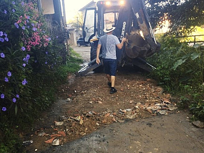 Prefeitura de São Sebastião executa manutenção de vias no Sertão do Piavú