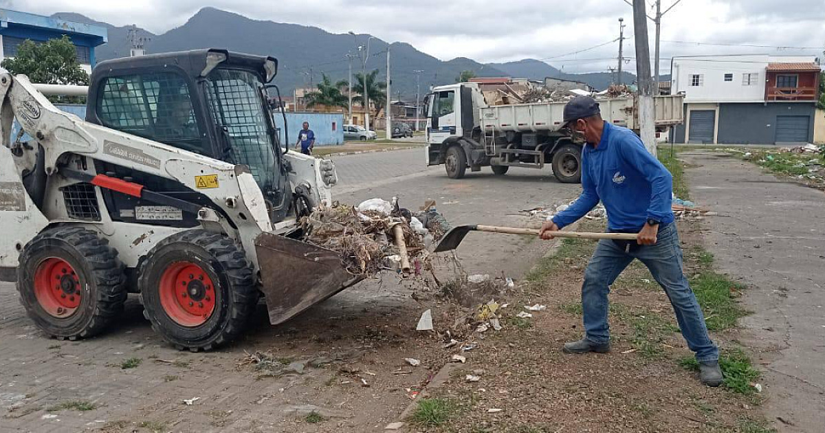 Secretaria de Serviços Públicos segue com cronograma de limpeza do mês em bairros de Caraguatatuba