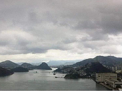 Frente fria causa mudança acentuada no tempo com chuva e ligeira queda de temperatura nesta sexta-feira