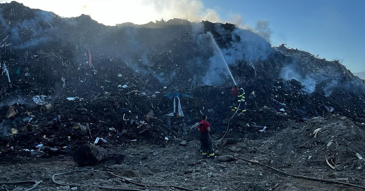 Incêndio no “lixão do barranco” assusta moradores em Caraguá no sábado de Carnaval