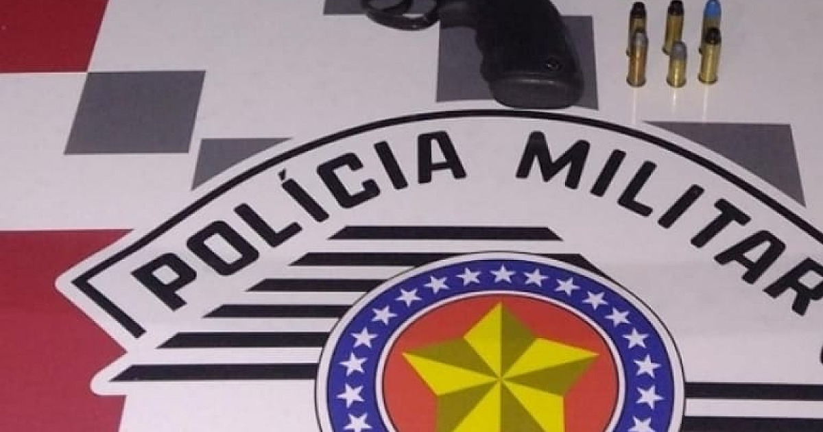 Belga tenta fugir da polícia e acaba preso com revólver 38 no carro