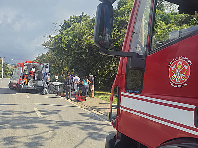 Mulher fica ferida em acidente com triciclo elétrico em Ilhabela