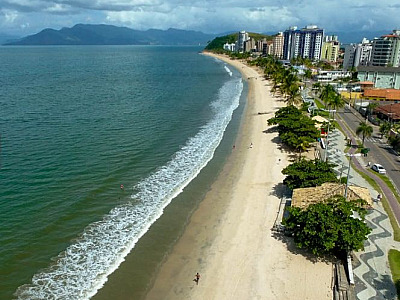 Homem de 45 anos morre após se afogar na praia Martim de Sá, em Caraguatatuba