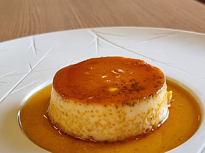 Crème Caramel, o icônico pudim de leite francês ganha receita especial para a Conversa com Sabor