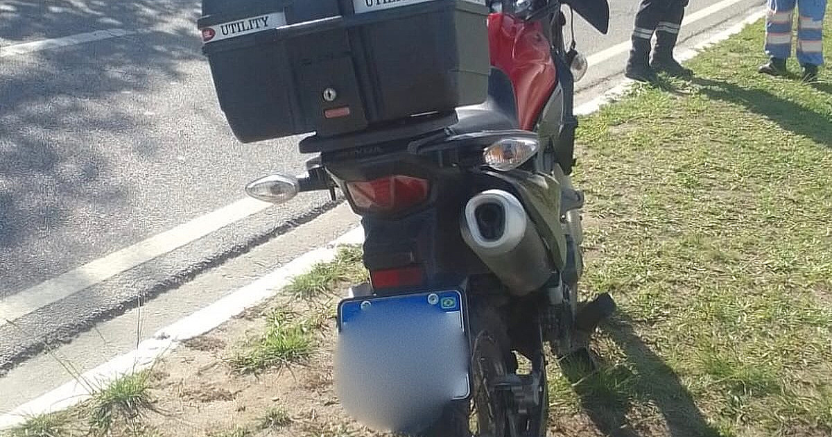 Motociclista morre após colisão com ciclista na rua da Balsa, em São Sebastião