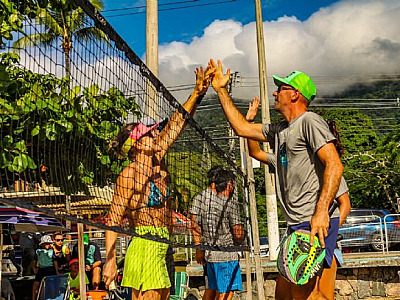 Prefeitura de São Sebastião abre lista de espera para aulas de beach tennis na Praia do Porto Grande
