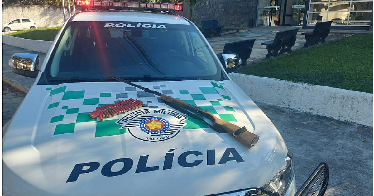 Homem é detido pela Polícia Ambiental com espingarda em São Sebastião