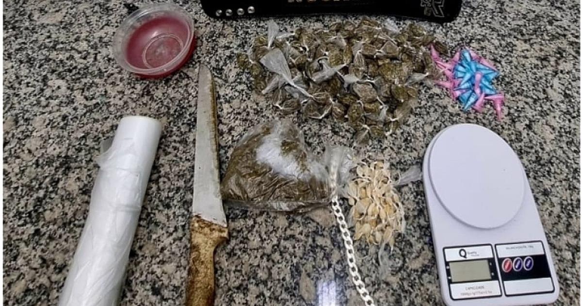 PM captura adolescente traficando drogas e prende 2 procurados em Caraguatatuba
