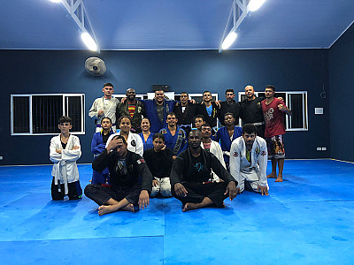 Projeto 'São Sebastião Construindo Campeões' leva 14 atletas ao Campeonato Latino Americano de Jiu-Jitsu