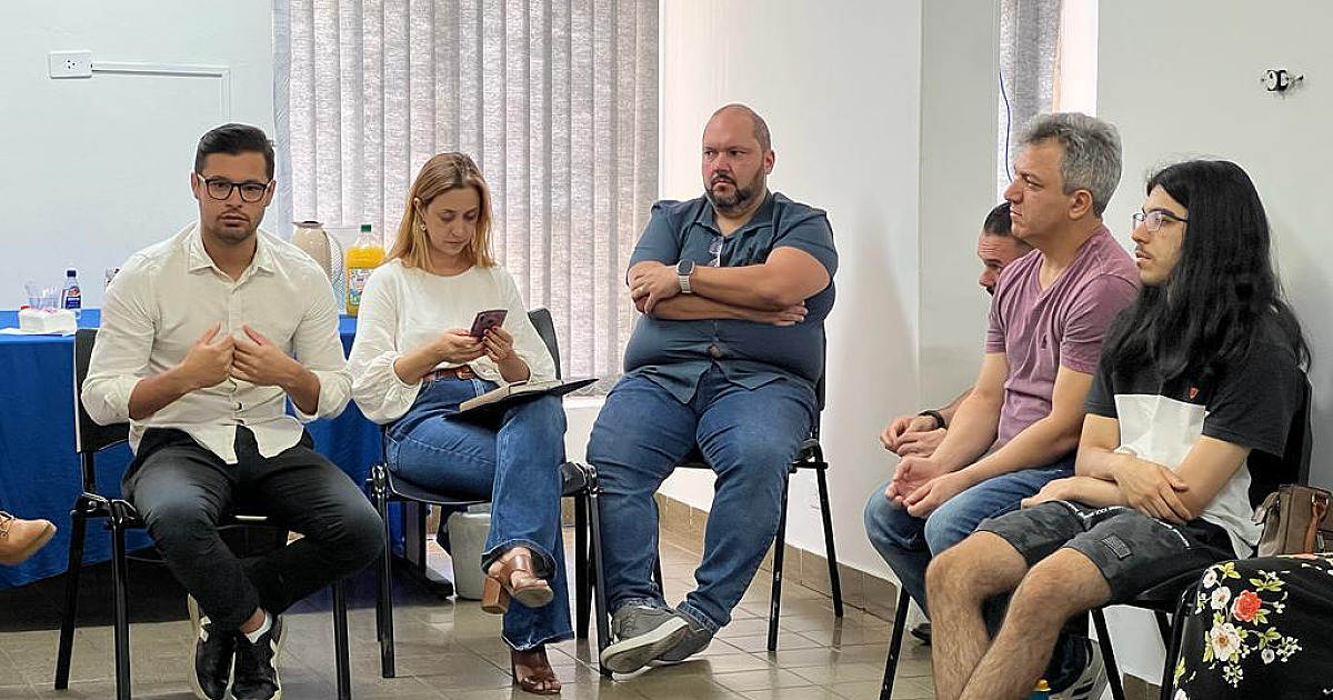 São Sebastião entrega monitores de glicemia para pacientes de 4 a menores de 17 anos com Diabetes Mellitus tipo 1