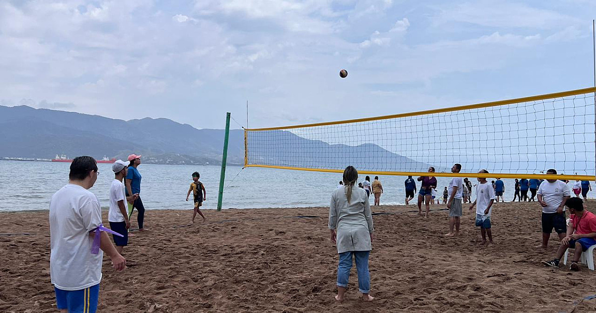 2º Beach Soccer APAE reúne alunos e agita praia do Perequê