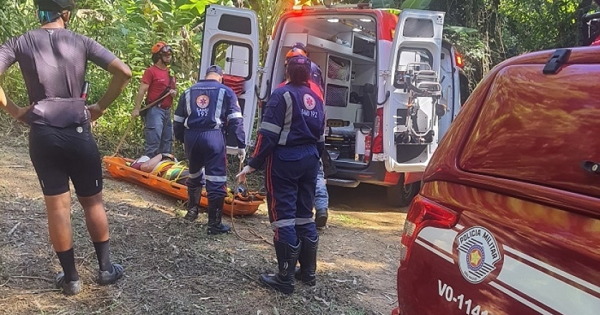 Bombeiros socorrem atleta ferido em trilha de ‘mountain bike’ em Ilhabela