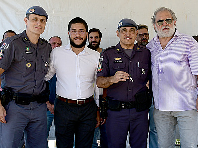 Toninho Colucci entrega viaturas e equipamentos e reforça a segurança pública em Ilhabela