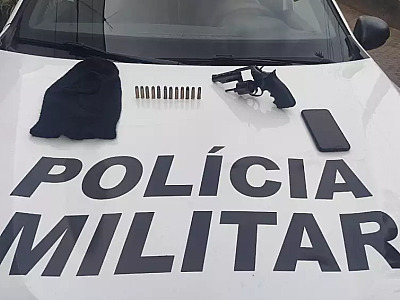 Jovem é preso portando arma em corrida de aplicativo em Ubatuba