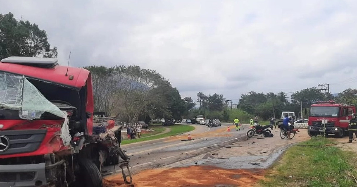 Acidente no Km76 da Rio-Santos fere 3 em Ubatuba
