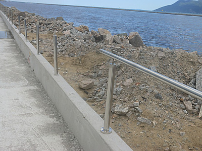 Prefeitura de Caraguatatuba notifica empresa por obra inacabada da Urbanização do Molhe Norte do Juqueriquerê