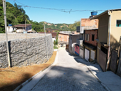 Felipe Augusto entrega obras de contenção e inaugura memorial na Vila Sahy