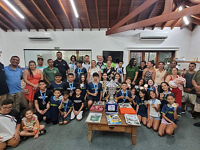 Prefeito de Ilhabela recepciona jovens atletas de taekwondo da cidade