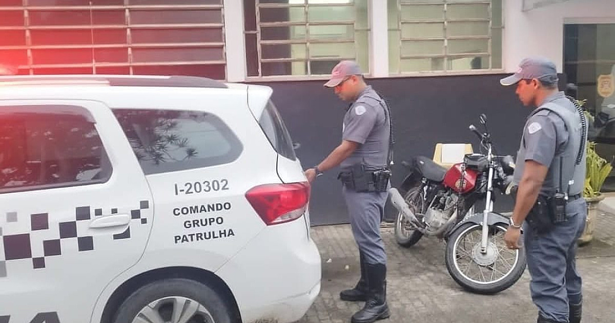 Pai mata filho com machadadas em praia da costa sul de S.S