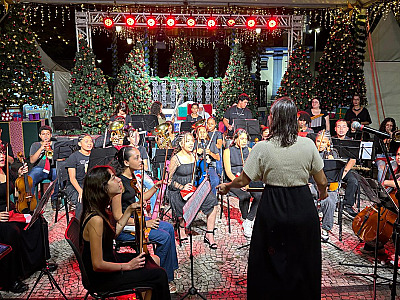 Natal pela Paz tem início com programação cultural gratuita e chegada do Papai Noel em Caraguatatuba