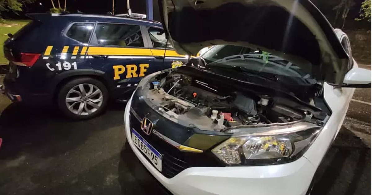 Durante blitz contra criminalidade, PRF flagra carro roubado em Santo André na BR-101 em Ubatuba