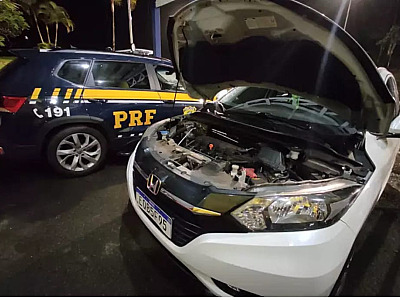 Durante blitz contra criminalidade, PRF flagra carro roubado em Santo André na BR-101 em Ubatuba