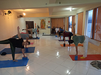 Mais de 60 alunos integram o projeto ‘Yoga para Todos’