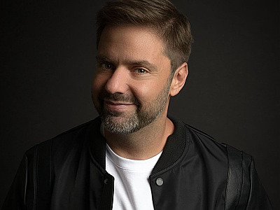 Comediante Fábio Rabin apresenta novo show de stand-up no Teatro Municipal de São Sebastião