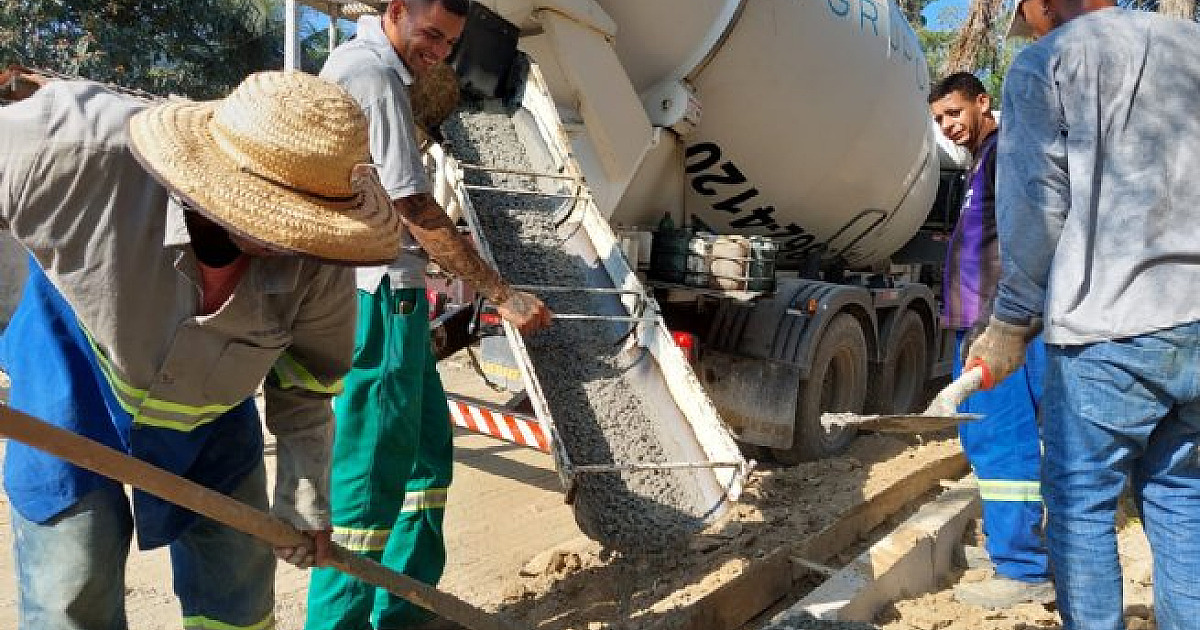 Diversas ruas de Maresias recebem obras de drenagem e pavimentação