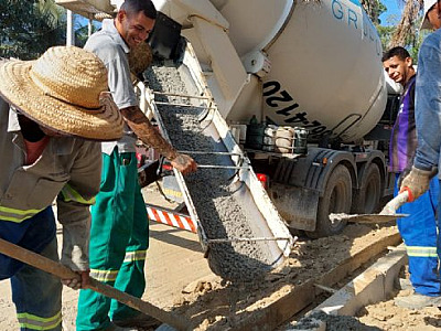 Diversas ruas de Maresias recebem obras de drenagem e pavimentação