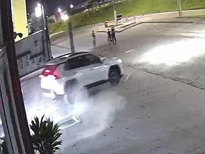 Ladrão invade concessionária e furta carro de luxo avaliado em R$ 350 mil em Caraguatatuba