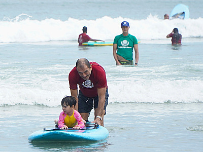 Surf para Todos promove aula especial com participação da secretária estadual de Esportes em Maresias