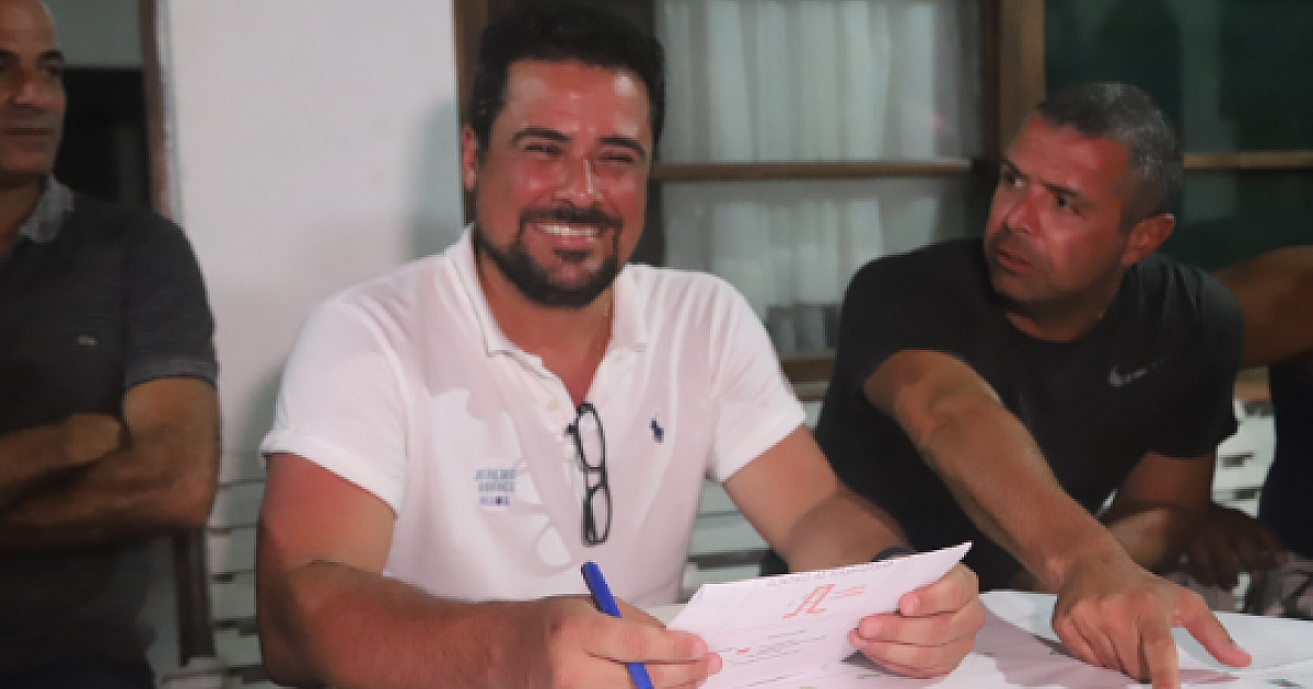 Prefeito Felipe Augusto assina ordem de serviço para o início da obra de revitalização da praça da Praia Preta