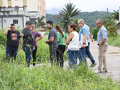 Prefeitura de Caraguatatuba inicia investigação sobre despejo irregular de esgoto no bairro Massaguaçu