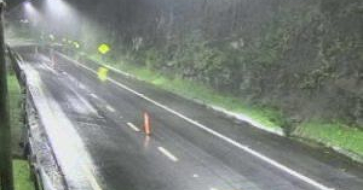 Chuva da madrugada volta a causar interdição na Tamoios