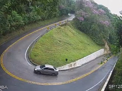 Rodovia Osvaldo Cruz volta a operar após queda de barreira em Ubatuba