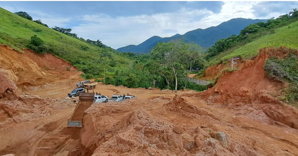 Polícia Ambiental flagra extração de minério em Ubatuba