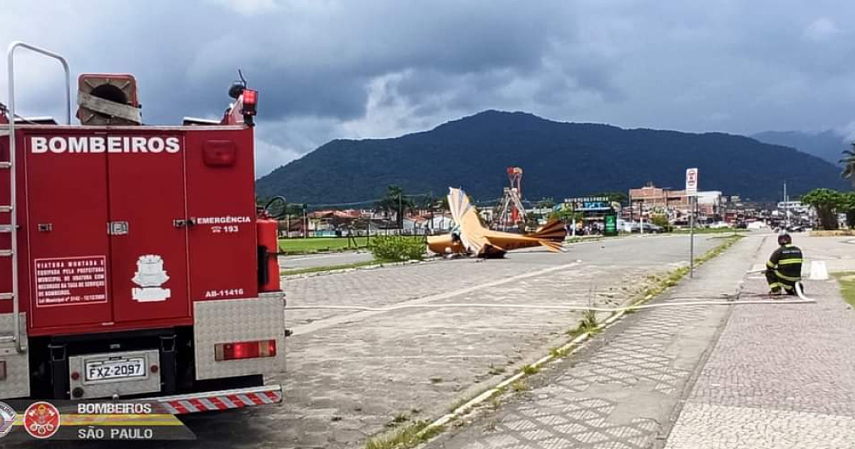 Após decolar no aeroporto de Ubatuba, avião cai em avenida, mas piloto sai ileso