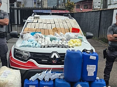 Nervosismo de motociclista leva PM a apreender drogas e prender suspeito em Ubatuba