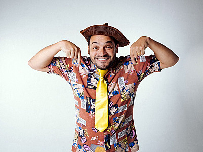 Humorista Matheus Ceará apresenta espetáculo ‘Desculpa  eu ter vindo!’ em duas sessões no Teatro Municipal