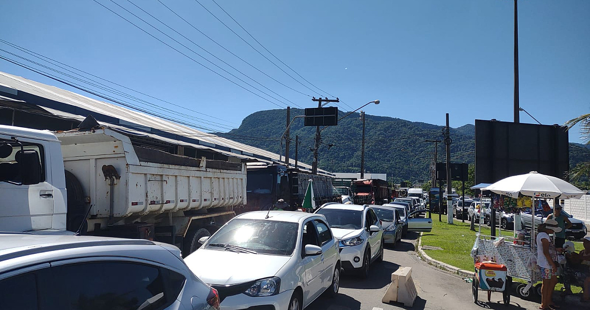 Verão: Altas temperaturas atraem turistas e devem lotar Ilhabela neste fim de semana