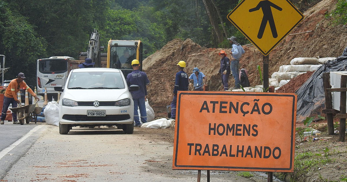 Obra na encosta do Morro do Esquimó, em São Sebastião, está com mais de 60% de execução
