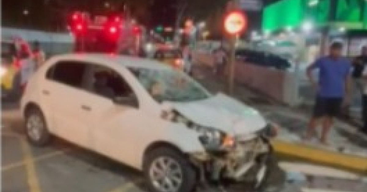 VÍDEO: colisão entre motocicleta e automóvel deixa duas pessoas gravemente feridas em São Sebastião