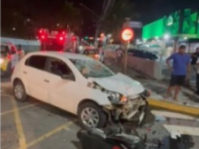 VÍDEO: colisão entre motocicleta e automóvel deixa duas pessoas gravemente feridas em São Sebastião