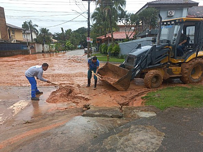 Prefeitura de São Sebastião faz trabalho de rescaldo em bairros afetados pelas chuvas na Costa Sul