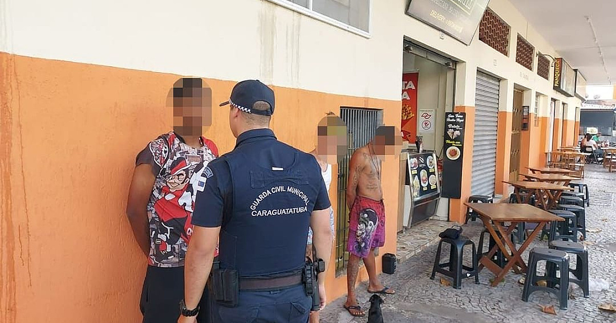 Bando furta artigos de praia e acaba preso na Martim de Sá