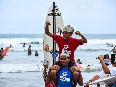 Praia Grande, em Ubatuba, recebe o circuito Filipe Toledo Kids On Fire neste sábado (8)